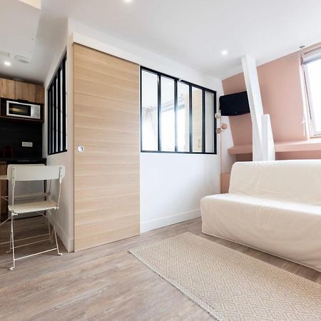 Amazing Apartment Under The Roof In Paris 8Th Exterior photo