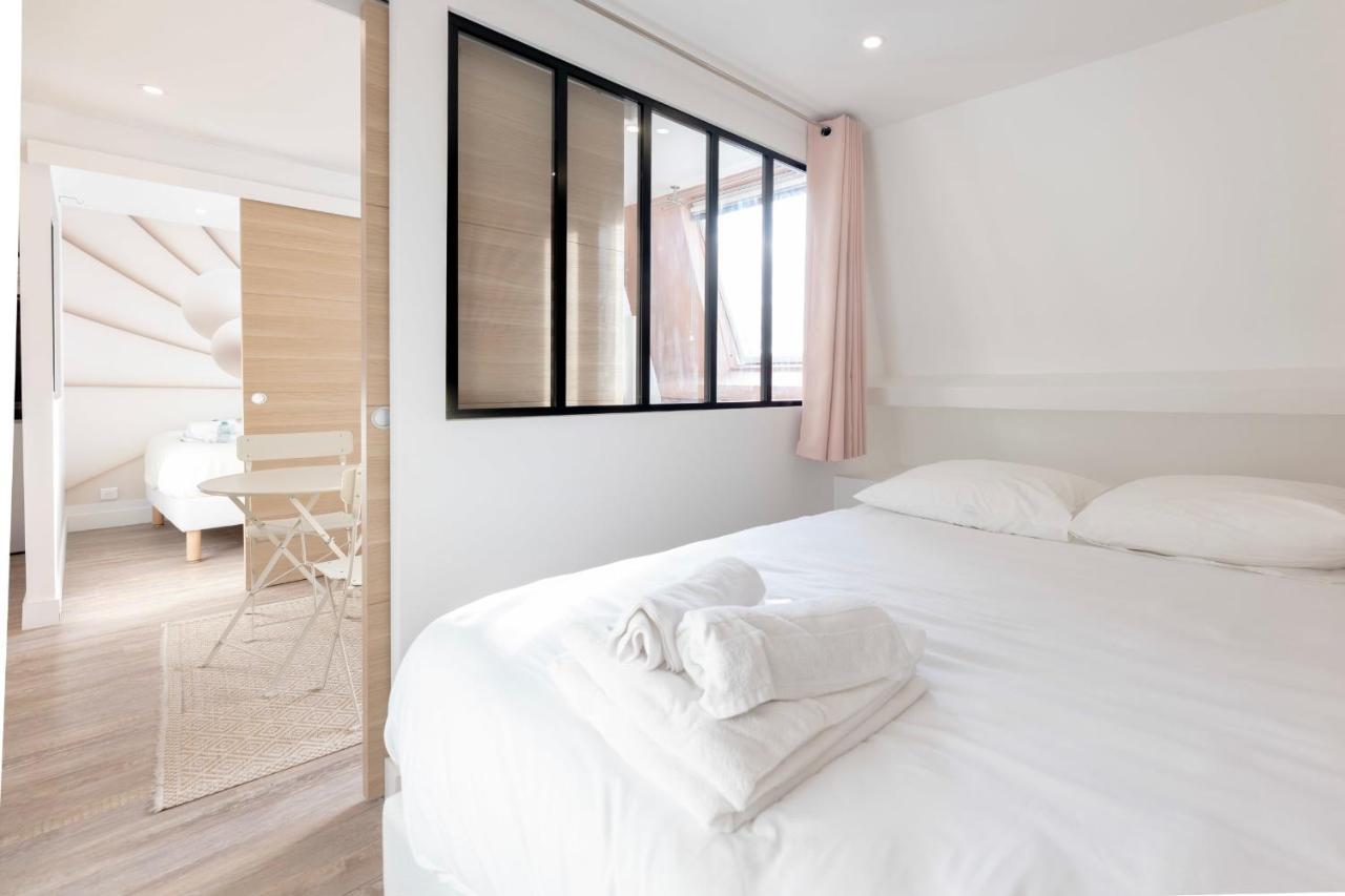 Amazing Apartment Under The Roof In Paris 8Th Exterior photo